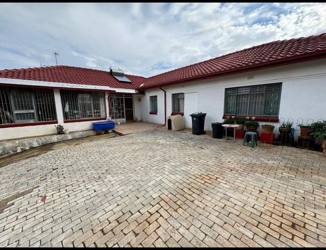 4 BEDROOM HOUSE FOR SALE IN CYRILDENE